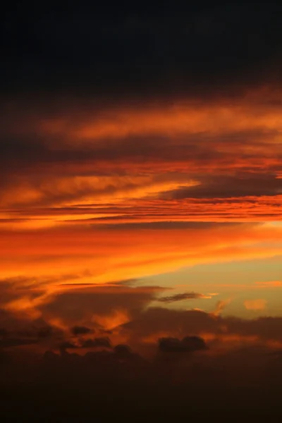 Himlen röd solnedgång — Stockfoto