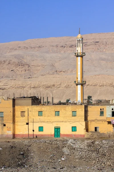 Мечеть в пустыне — стоковое фото