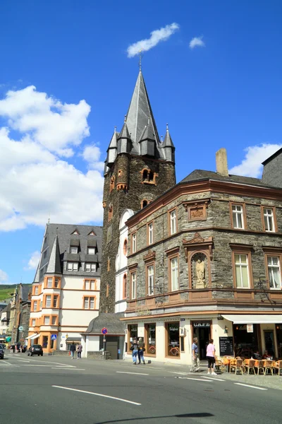 Vieja ciudad pequeña Bernkastel Kues en Alemania — Foto de Stock