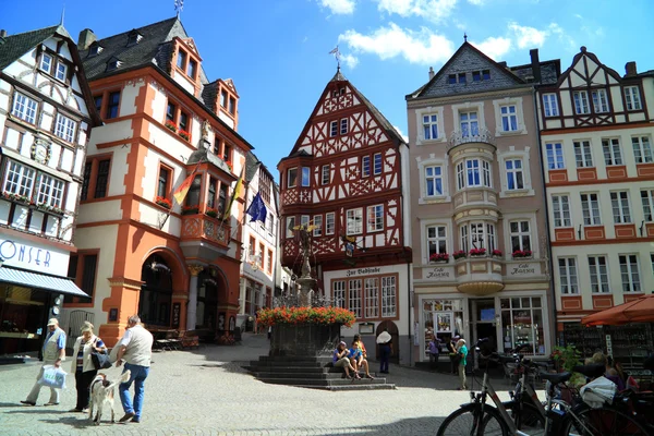 在德国的古老小城 bernkastel kues — 图库照片