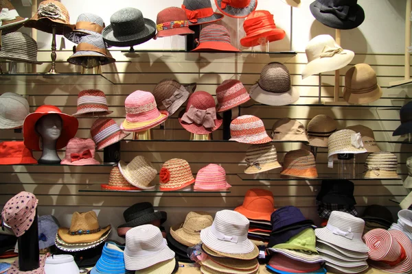 Tienda de sombreros y gorras — Foto de Stock