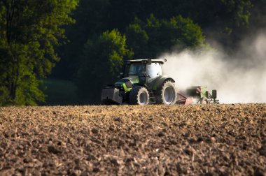 Traktör 130719-006