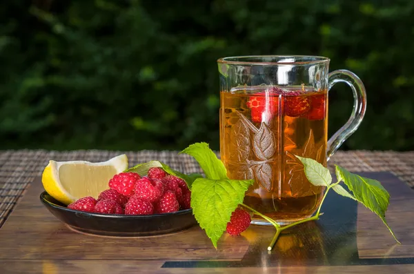 Fragrant raspberry tea — Stock Photo, Image