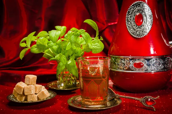 Tradycyjny arabski miętowej herbaty — Zdjęcie stockowe