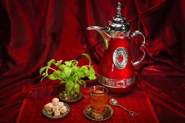 Traditionele Arabische mint thee — Stockfoto