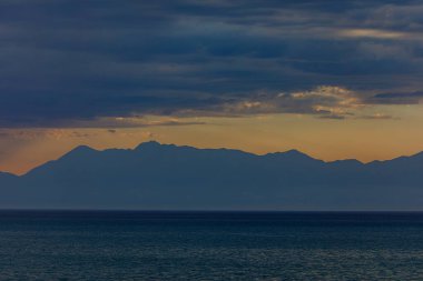 Yunanistan 'ın Korfu adasındaki Acharavi plajından gün batımı
