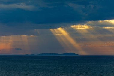 Yunanistan 'ın Korfu adasındaki Acharavi plajından gün batımı