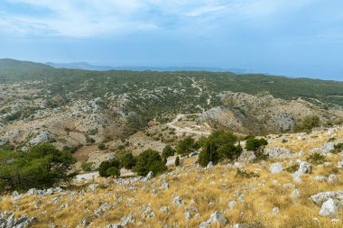 Pantokrator Tepesi altındaki manzara, Korfu Adası, Yunanistan