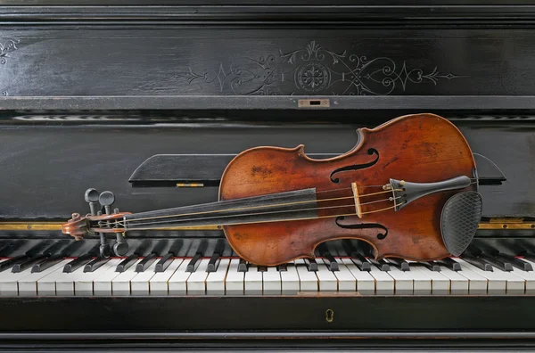 Violino e piano — Fotografia de Stock