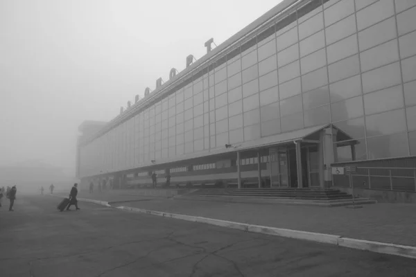 Irkutsk Octubre 2021 Terminal Del Aeropuerto Irkutsk Durante Niebla Mañana — Foto de Stock