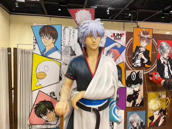 Tokyo, Japonya - 5 Şubat 2022 Anime ve Manga Gintama 'dan Gintoki Sakata heykeli