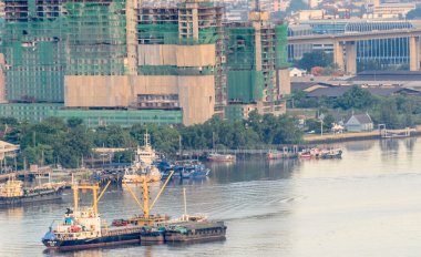 Kargo gemisi ve İnşaat