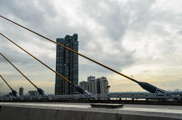 Blick auf die Bhumibol-Brücke — Stockfoto