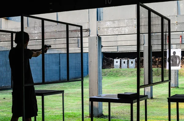 Hombre Shooting at Gunnery Drills —  Fotos de Stock