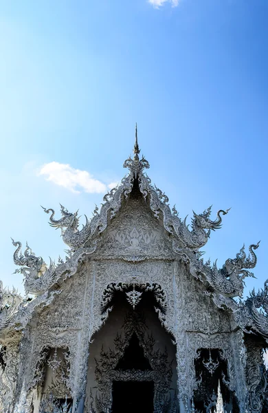 Tempeltür im wat rong khun, Provinz Chiang Rai, Thailand — Stockfoto