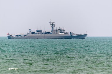 Denizde demirleyen Tay savaş gemileri