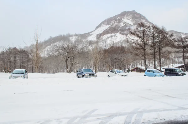 Sapporo, Japonsko - 08 březen 2014: auta na parkovišti af — Stock fotografie