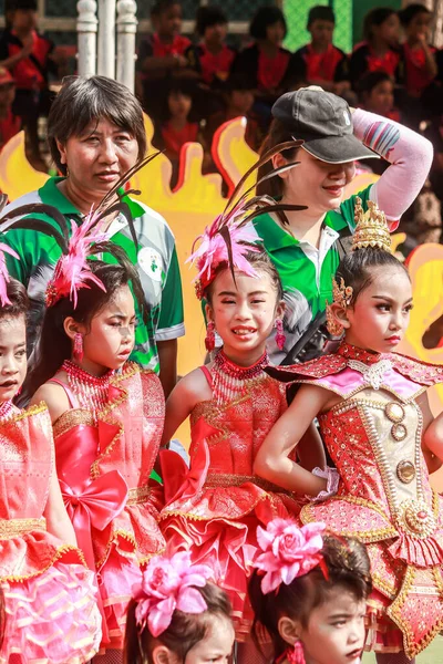 Samutsakorn Tailândia Dezembro 2019 Grupos Crianças Sorridentes Desfiles Estudantes Drum — Fotografia de Stock