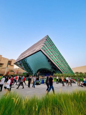 Dubai, Birleşik Arap Emirlikleri - 22 Ekim 2021: Suudi Arabistan pavyonu EXPO 2020 Dubai. Opportunity, Mobilite ve Sürdürülebilirliğin 3 alt teması. 1 Ekim 2021 'den 31 Mart 2022' ye kadar tutuluyor.