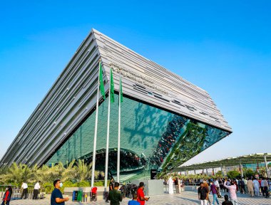 Dubai, Birleşik Arap Emirlikleri - 22 Ekim 2021: Suudi Arabistan pavyonu EXPO 2020 Dubai. Opportunity, Mobilite ve Sürdürülebilirliğin 3 alt teması. 1 Ekim 2021 'den 31 Mart 2022' ye kadar tutuluyor.