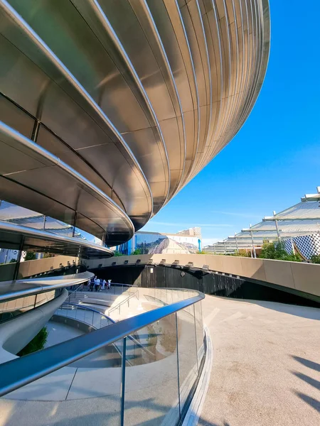 Dubai, Birleşik Arap Emirlikleri- 2 Aralık 2021: Alif Pavyonu 'nun görünümü, Dünya Fuarı 2020' nin 3 alt teması arasında ana Mobilite Pavyonu 'dur. Gelecekçi modern mimari