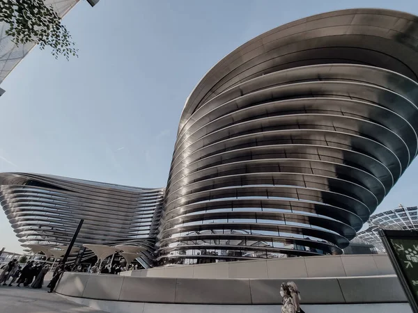 Dubai, Birleşik Arap Emirlikleri- 2 Aralık 2021: Alif Pavyonu 'nun görünümü, Dünya Fuarı 2020' nin 3 alt teması arasında ana Mobilite Pavyonu 'dur. Gelecekçi modern mimari