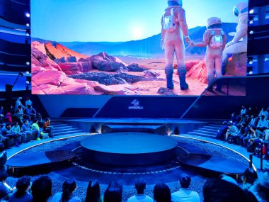 Dubai, Birleşik Arap Emirlikleri - 2 Aralık 2021: Opportunity semtinde bulunan DP World pavyonunun iç görünümü