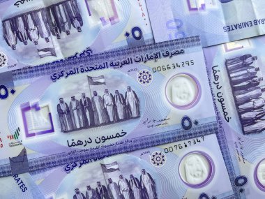 Yeni BAE 50 dirhem para birimi banknotları, kağıt para, beyaz arka plan, Golden Jubilee münasebetiyle 2021 yılının Aralık ayında yayınlandı. Finans ve Ekonomi kavramları.