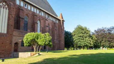 Konigsberg Katedrali 'nin duvar, pencere ve kapısı, Kaliningrad, Rusya' daki Tuğla Gotik tarzı anıt,