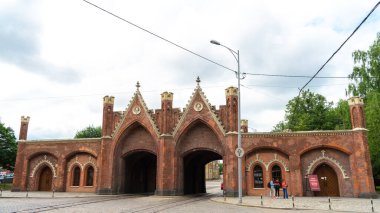 Brandenburg Kapısı, Almanya 'nın eski Konigsberg kenti Rusya' nın Kalininingrad kentindeki hayatta kalan 7 şehir kapısından biridir. Kapı Bagration caddesinde..