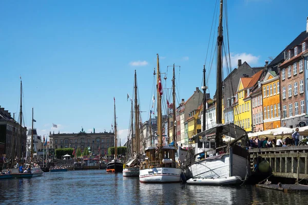 Nyhavn Een Kanaal Kopenhagen Denemarken Kleurrijke Gevels Van Huizen Oude — Stockfoto