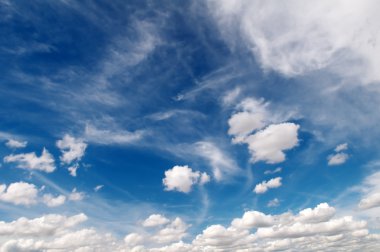 bulutlu gökyüzü mavi