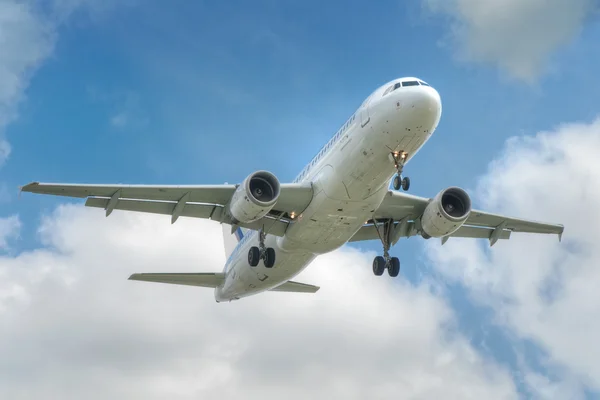 Big jet plane taking off — Stock Photo, Image