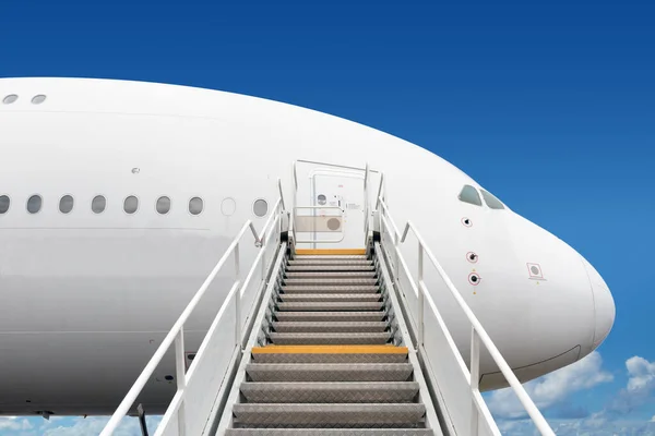 Escaleras Embarque Pasajeros Que Conducen Entrada Del Avión Jet Grande —  Fotos de Stock