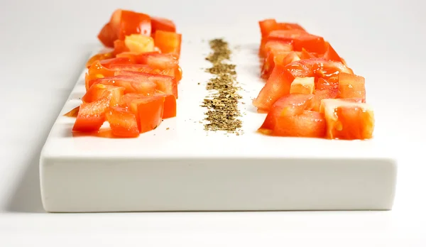 Pomidory i bazylią — Zdjęcie stockowe