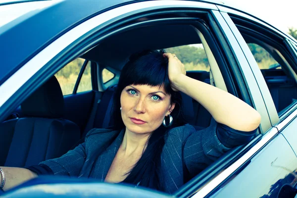 Mujer en el coche —  Fotos de Stock