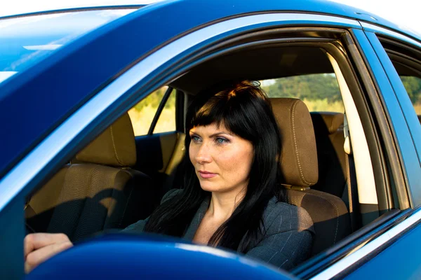 Mujer en el coche —  Fotos de Stock