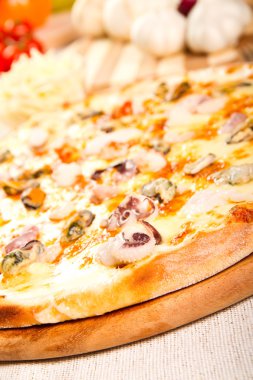 Deniz ürünleri pizza