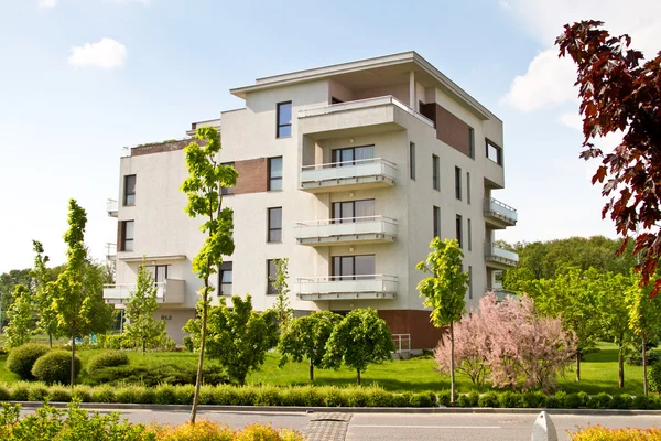 Edificio de apartamentos — Foto de Stock