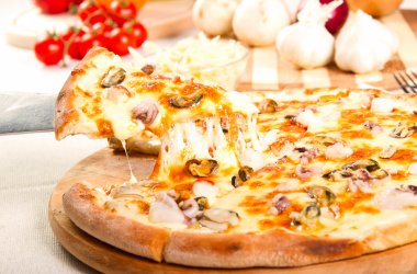 Deniz ürünleri pizza