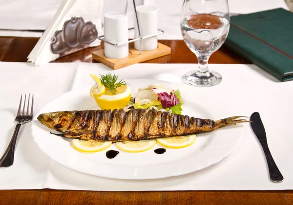 Grilled fish — Stock Photo, Image