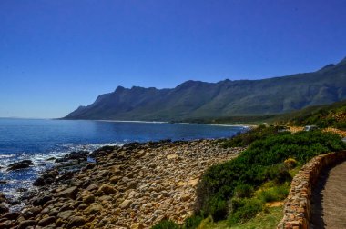 44. güzergah ya da Clarence Cape Town 'daki Hottentots Holland Dağı' ndan geçiyor.