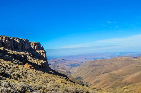 Verde Sani Pasar Bajo Cielo Azul Cerca Lesotho Frontera Sudáfrica — Foto de Stock