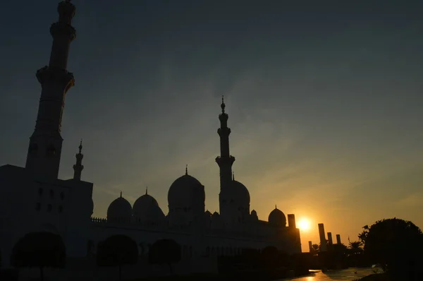 Великая Мечеть Шейха Зайда Куполы Столбы Оар Абу Даби — стоковое фото