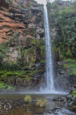 Güzel tenha ve görkemli Lonecreek ya da Lone Creek Graskop Mpumalanga Güney Afrika 'da şelale