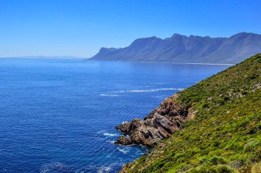44. güzergah ya da Clarence Cape Town 'daki Hottentots Holland Dağı' ndan geçiyor.