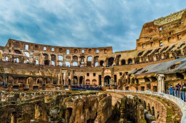 Roma Kolezyumu 'nun sanatsal kalıntıları Roma' da antik bir gladyatör Amfitiyatrosu İtalya Avrupa 'da
