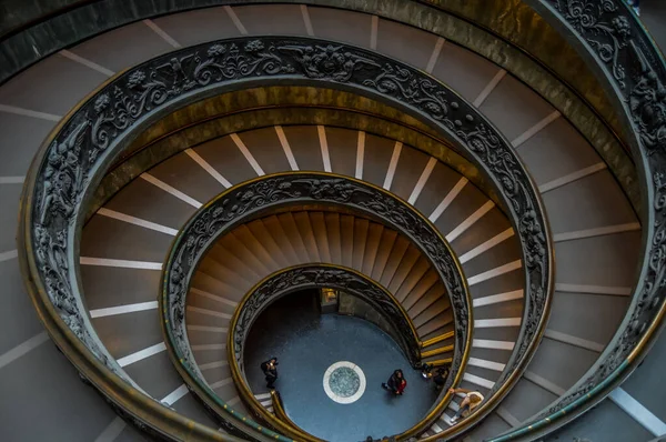 イタリアローマのバチカン美術館の螺旋階段と階段ヨーロッパ — ストック写真