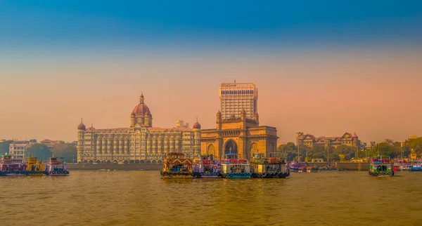Beautiful Gateway Índia Taj Palace Hotel Mumbai Harbour Many Jetties — Fotografia de Stock