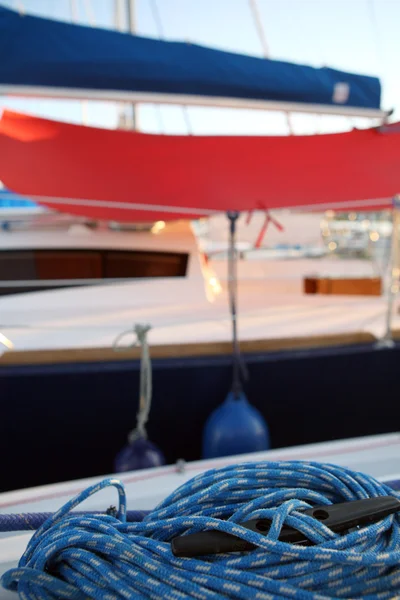 游艇上的 sailboater 的设备 — 图库照片